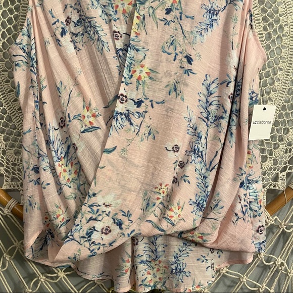 🌻Pastel Pink Floral Wrap Top - Picture 5 of 13